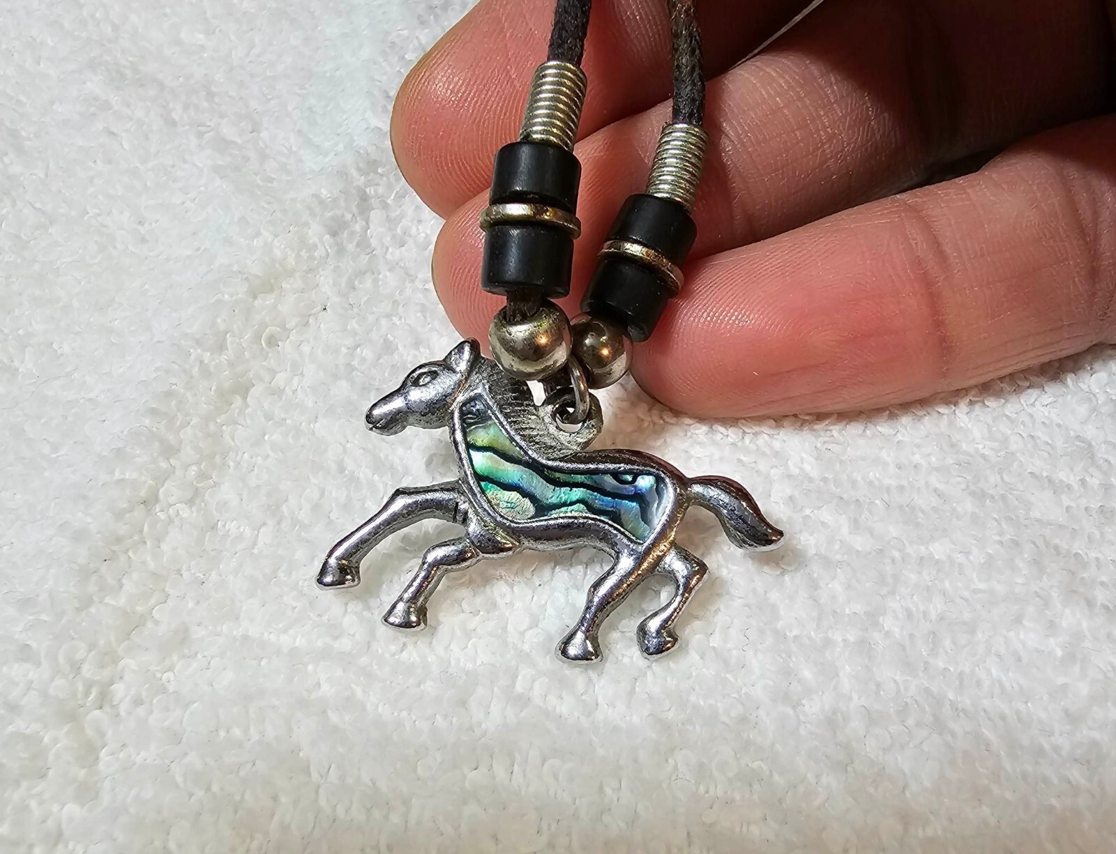Vtg silver tone horse pendant w/ abalone Black Cord Chain necklace 16 1/2in”