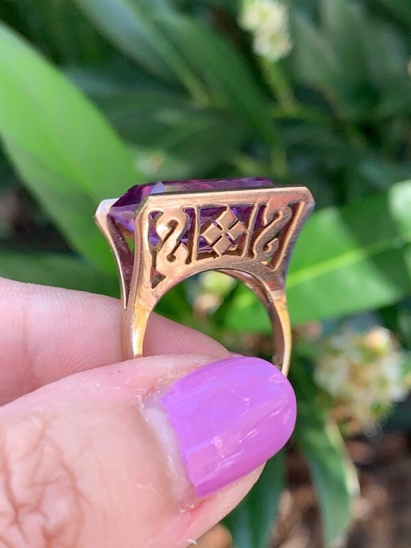 VINTAGE 14K GOLD HUGE EAST WEST TENSION SET PURPLE COLOR CHANGE SAPPHIRE RING