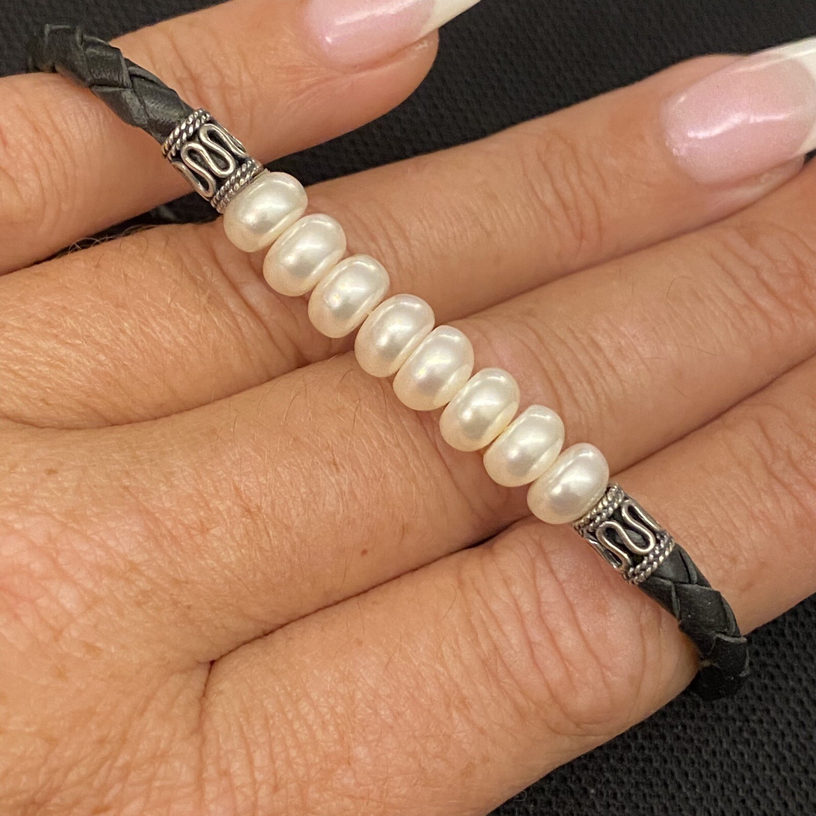 BEAUTIFUL ESTATE STERLING SILVER BUTTON PEARL LEATHER CORD BRACELET 7 3/4” LONG