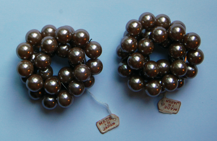 VINTAGE ANTIQUE GLASS PEARL CLUSTER ROUND FINDING JAPAN
