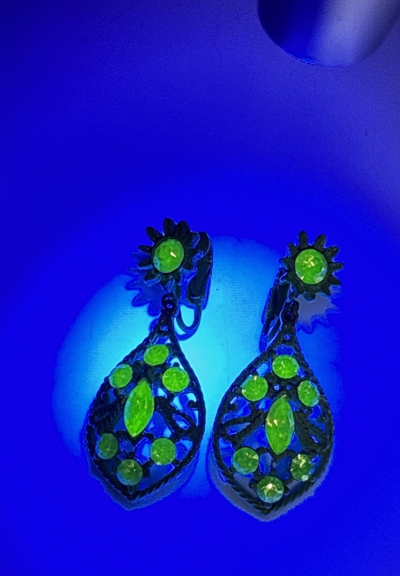 Vintage Uranium Lime Green Rhinestone Dangle Teardrop Enamel Earrings 2″ Long