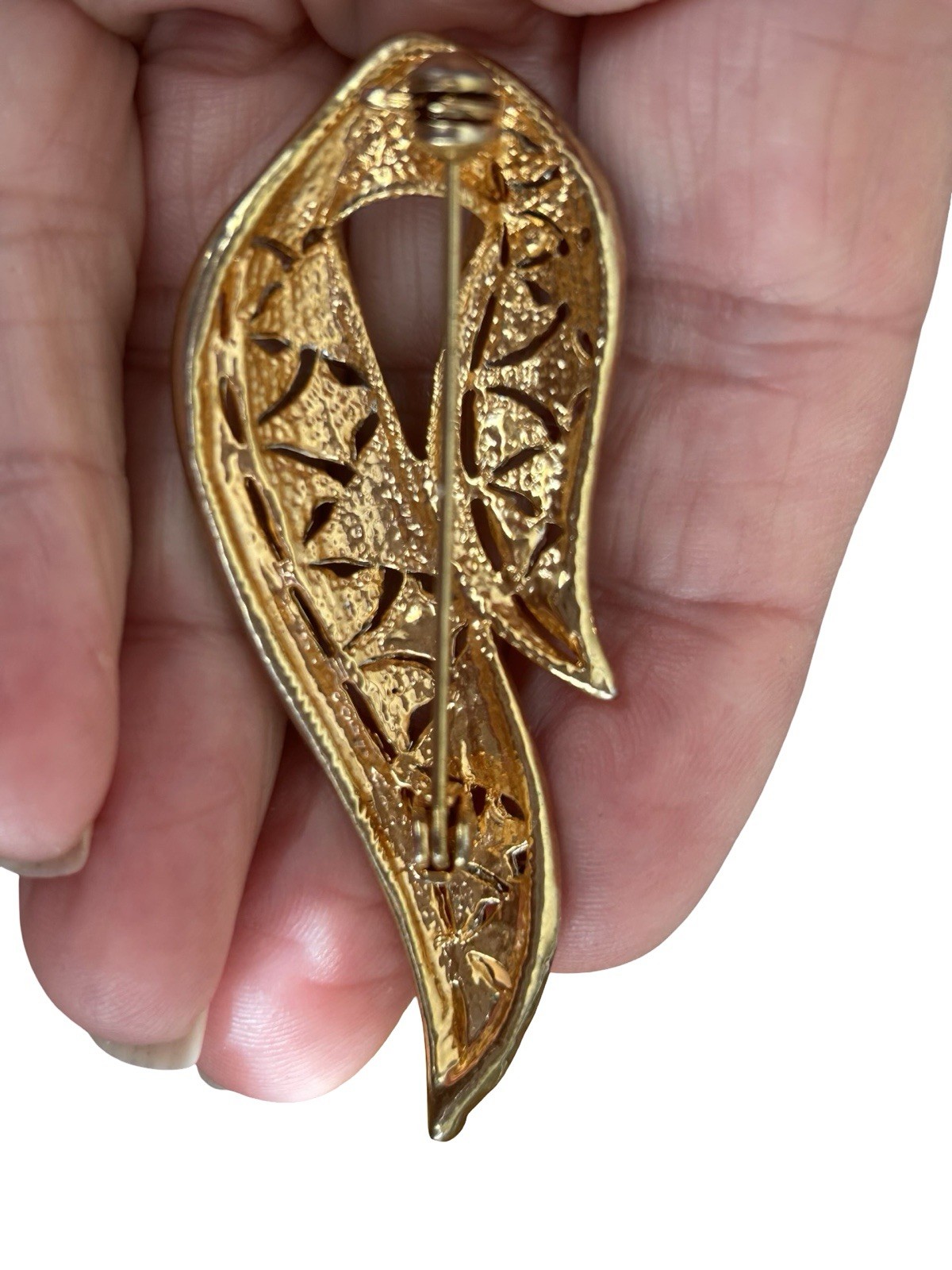 Vintage Goldtone Clear Rhinestone Swirl Ribbon 2-1/2″ Brooch Pin Estate