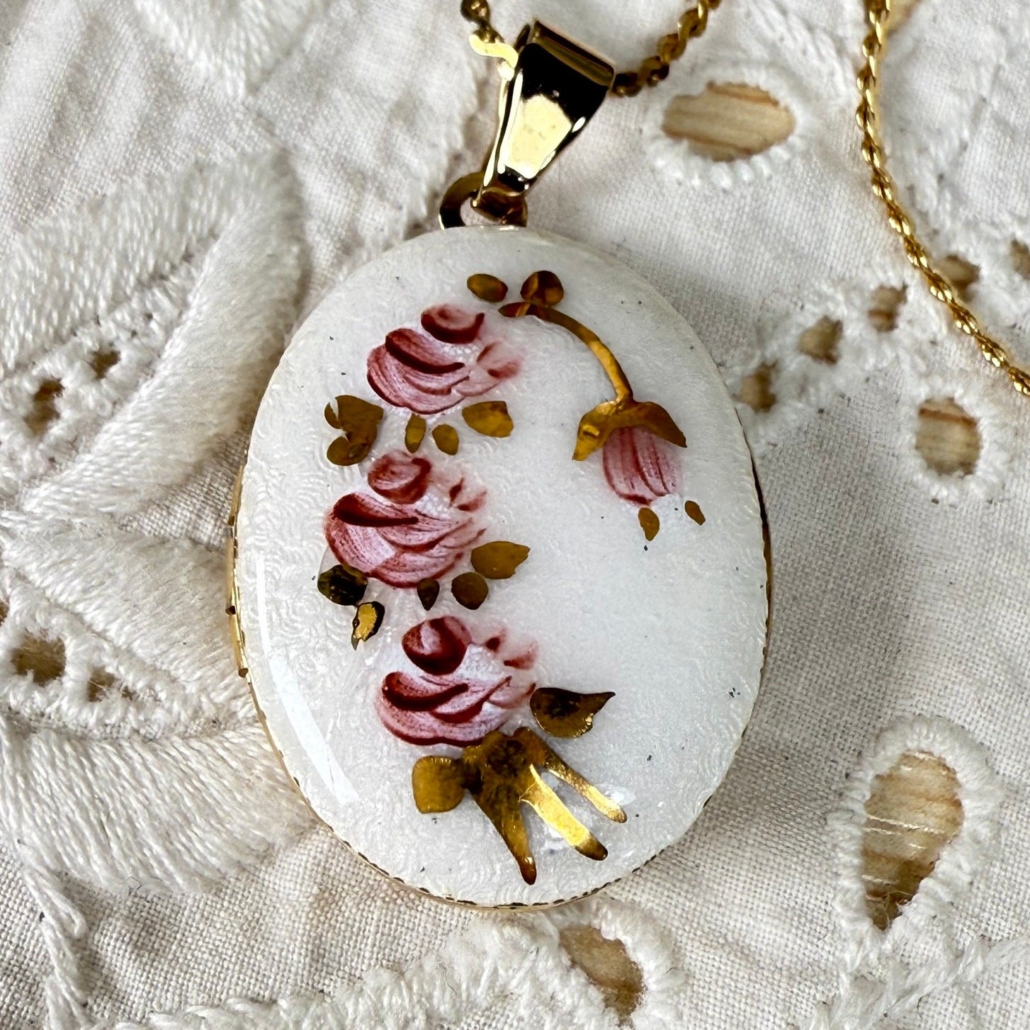 Vintage Oval Floral Locket Pendant Necklace Victorian Coquette Cottage Dolly