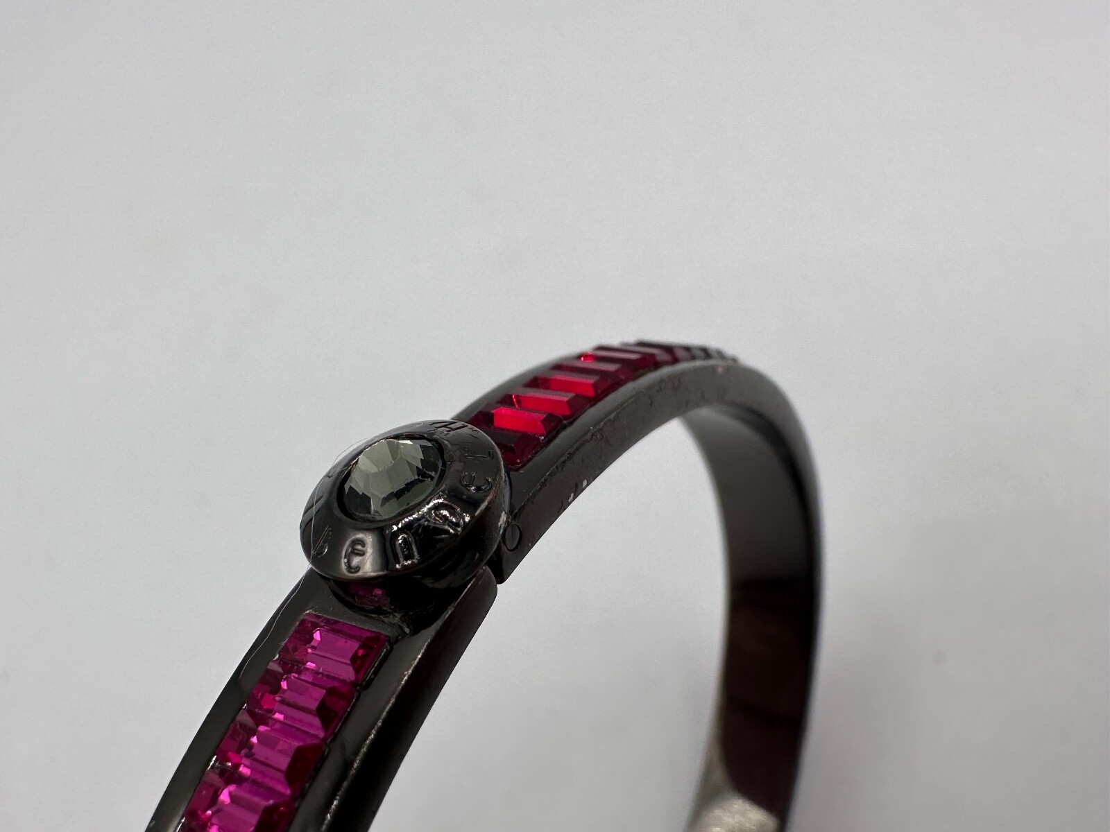 ESTATE GUNMETAL PINK GARNET CRYSTAL HENRI BENDEL SIGNED BANGLE BRACELET