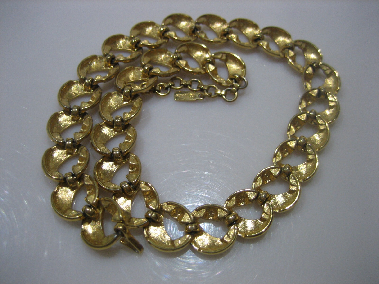 MONET SIGNED GOLD TONE 15″ CHOKER HOOK CLASP NECKLACE