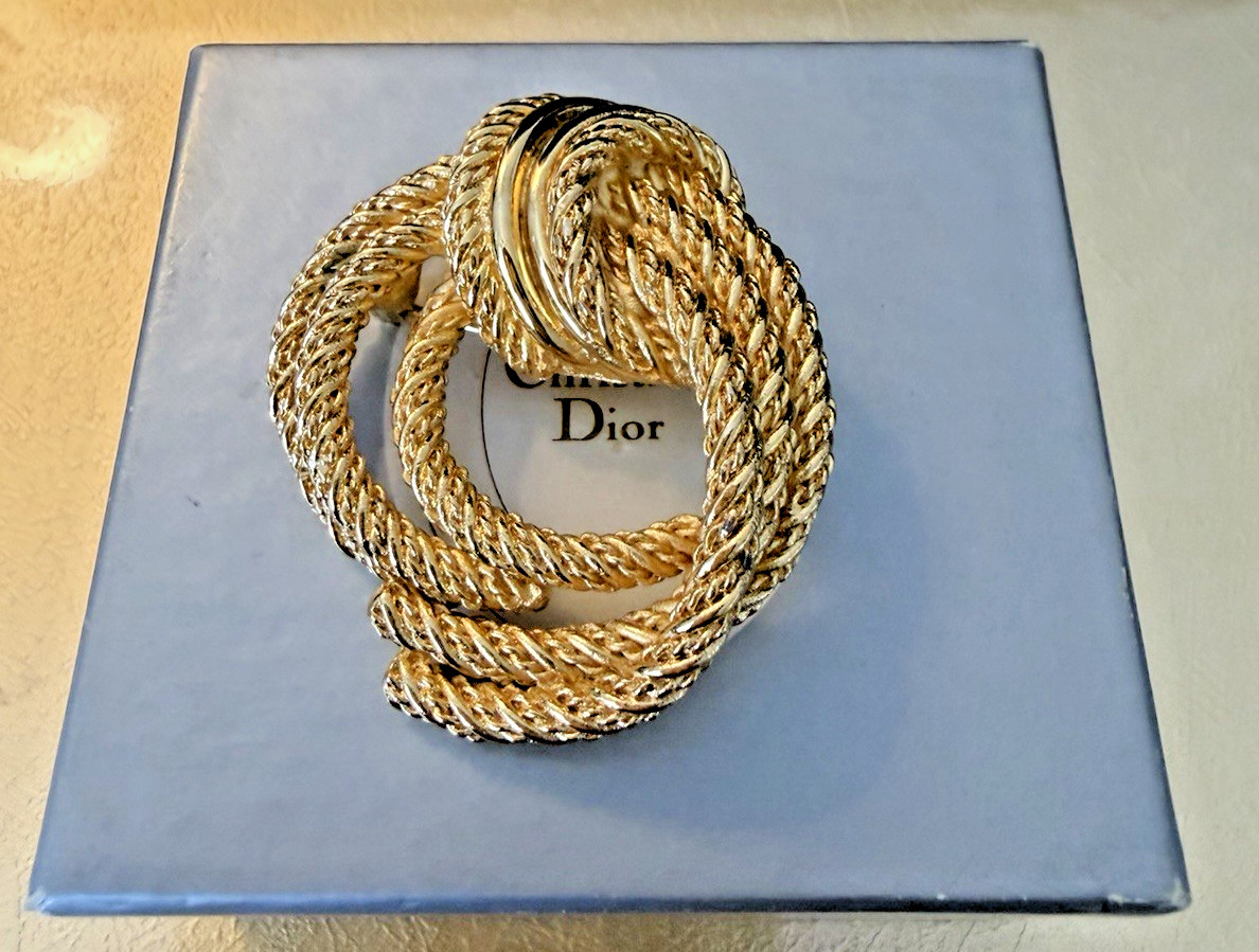 Christian Dior Classic Gold Tone Twisted Knotted Rope Round Brooch Pin, 1 1/2″
