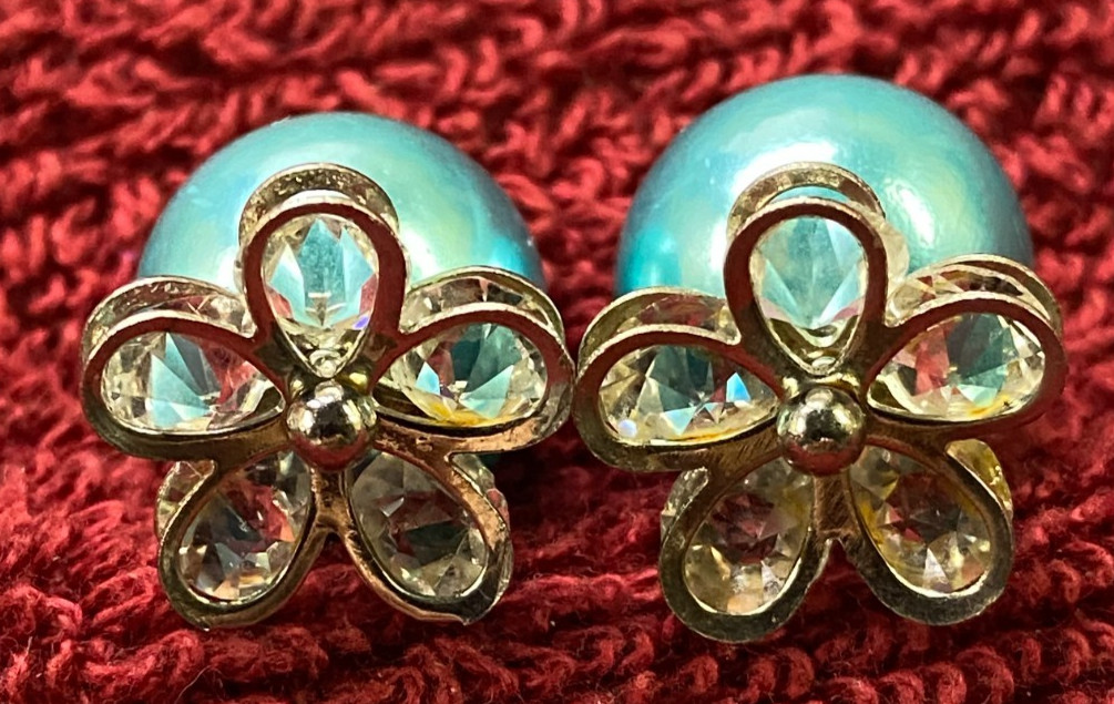 Vintage Clear Floral Pierced Earrings Flowers Blue Ball Back B14