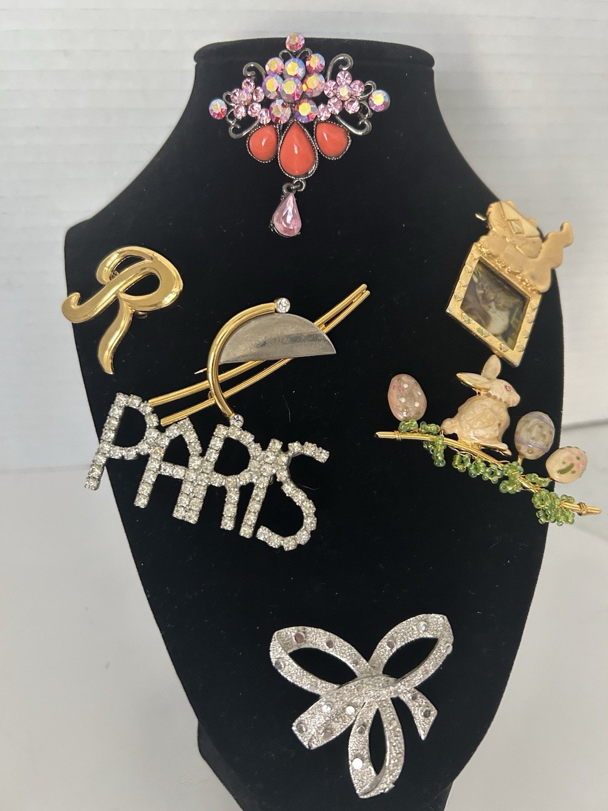 7 Piece Lot Vintage Multi Styles and Metals + Broaches Pins, Cat,Paris Pin PW3-4