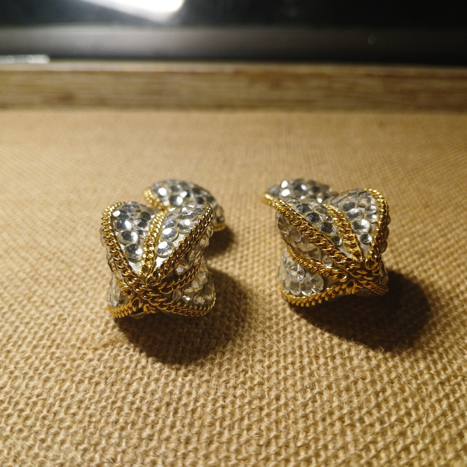 Vintage Richard Kerr Signed Gold Tone Austrian Crystal Clip On Earring Braided