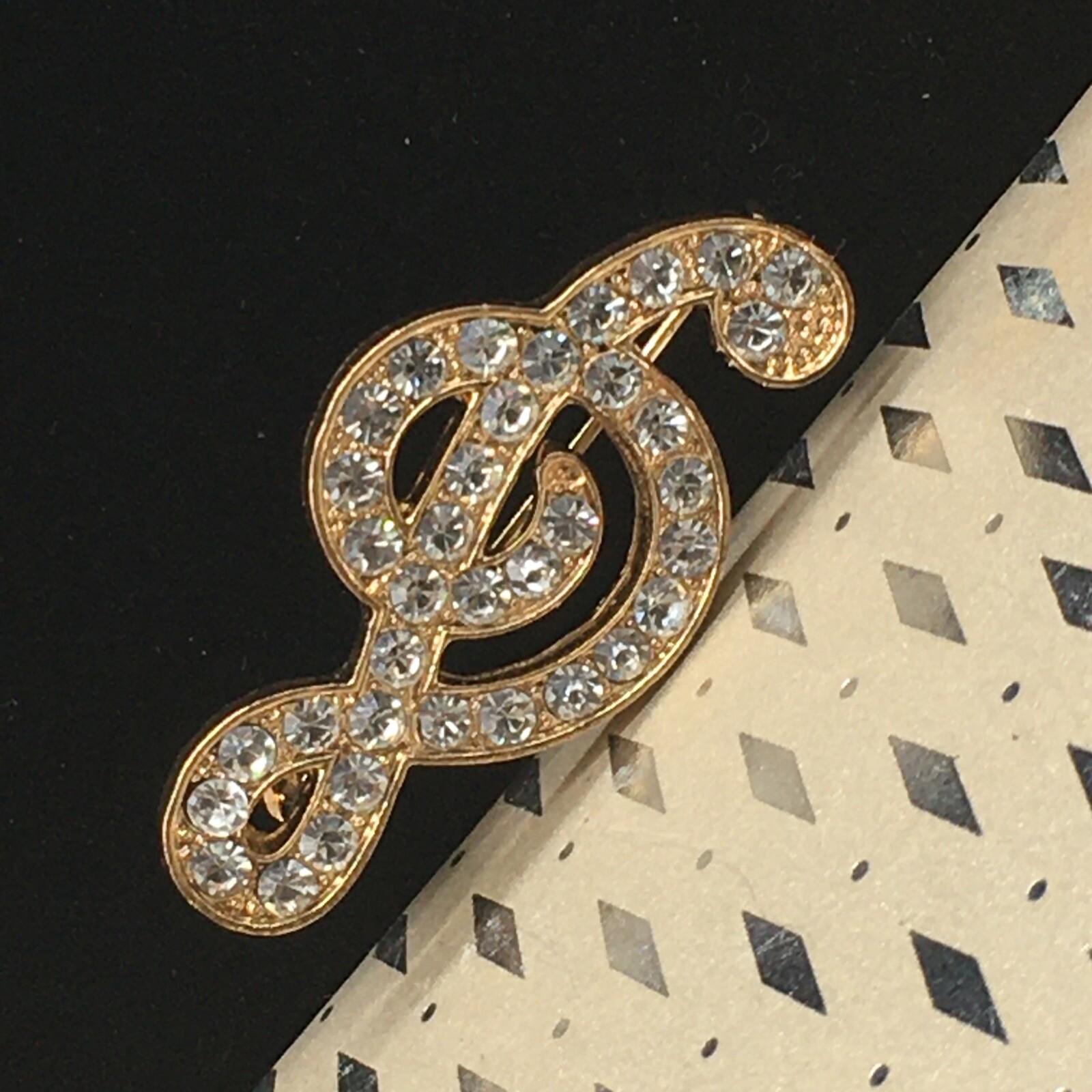Musical Ampersand Brooch Pin 1.5″ Music Notes Gold Tone Rhinestone Pin
