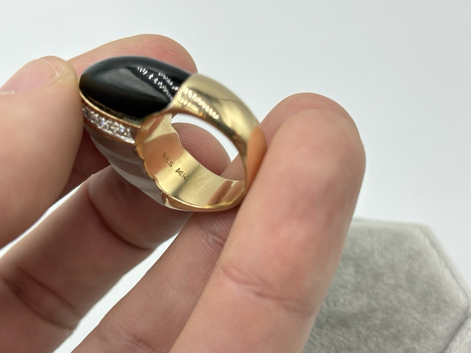 Vintage Gold Carved Frosted Crystal Black Onyx Diamond Dinner Cocktail Ring