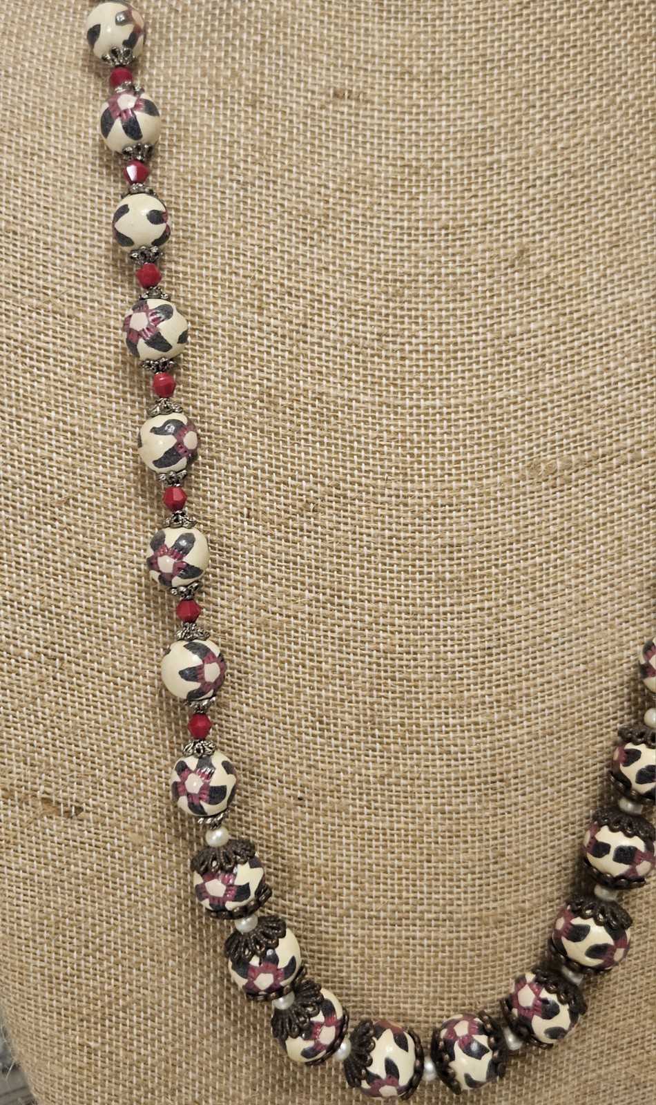 HANDMADE BEADED NECKLACE 28″ FLORAL VINTAGE ORNATE TOGGLE CLOSURE BEAUTIFUL