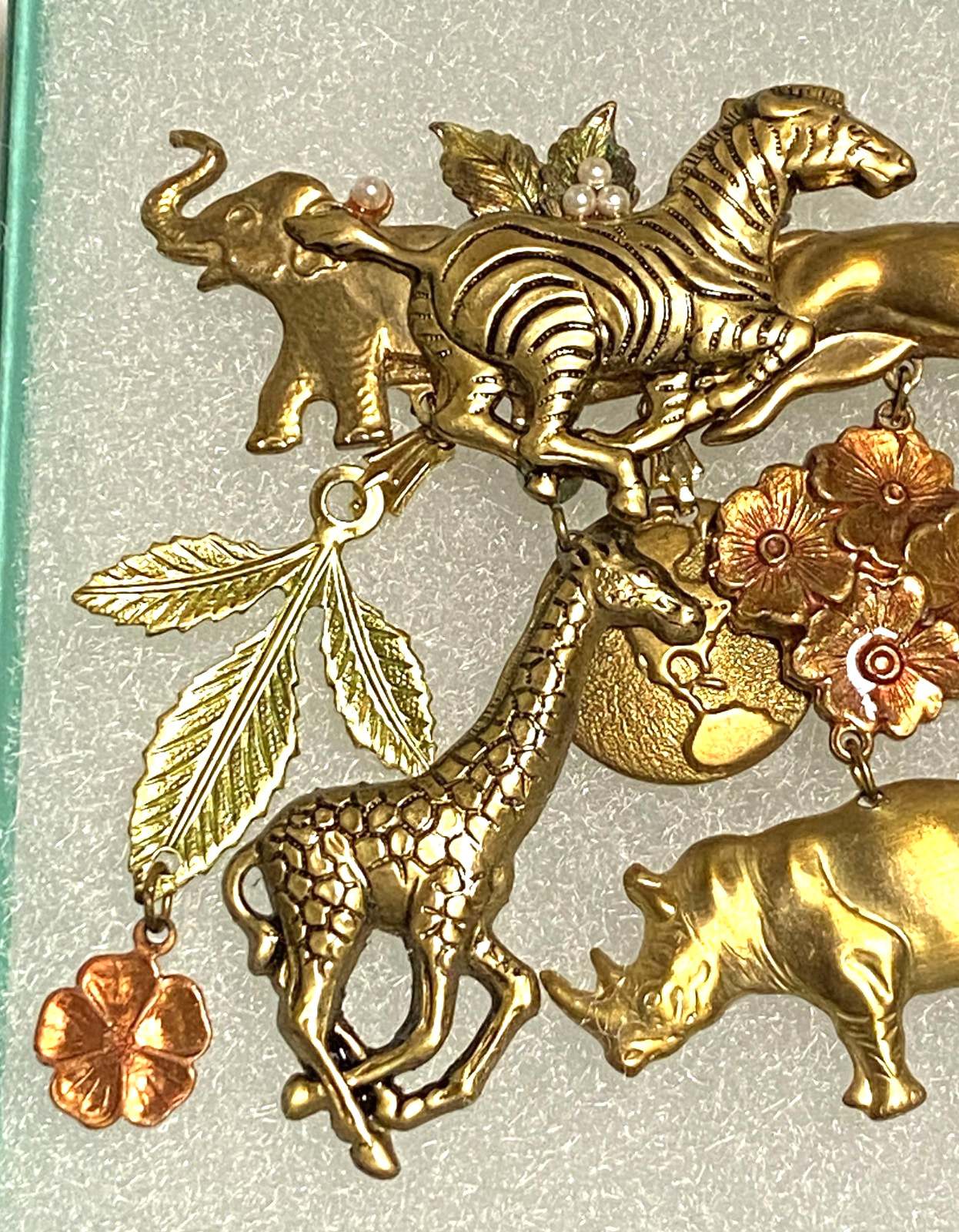 Vintage Lovely Safari Animal Dangling Brooch