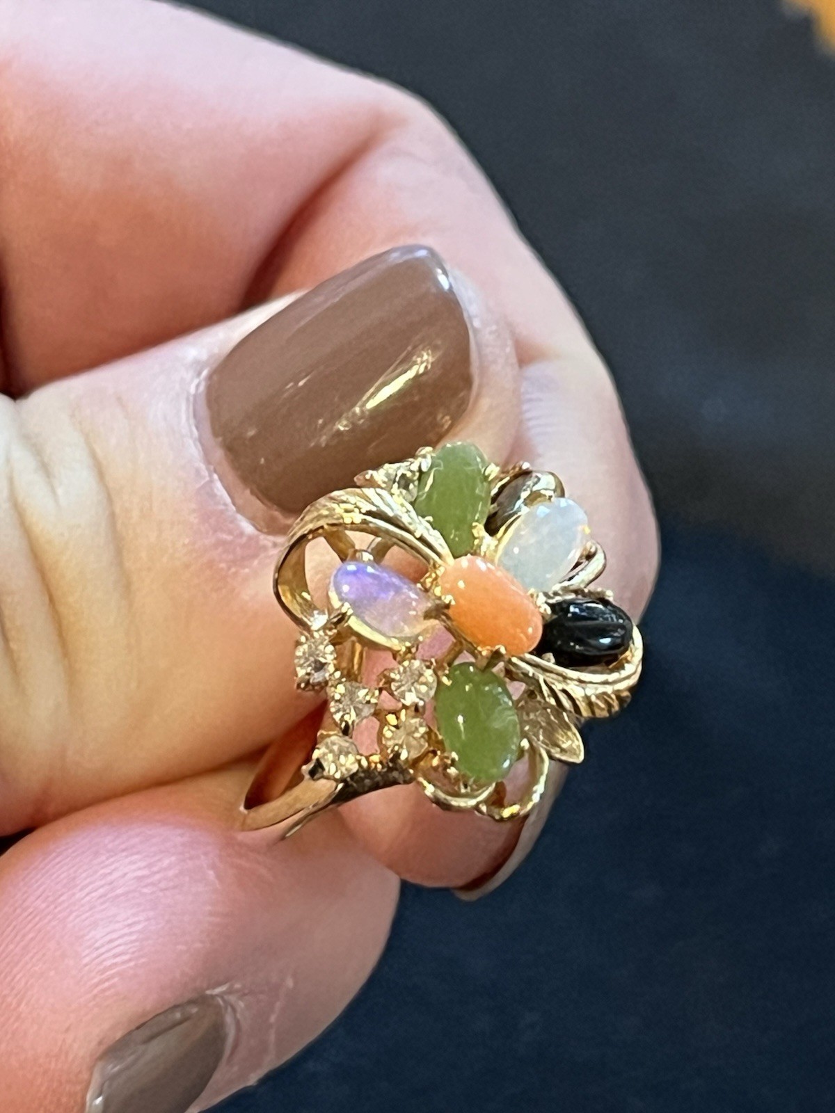 VTG gold-plated multi-gem ring w/green &white jade, coral,tiger’s eye,opal,onyx