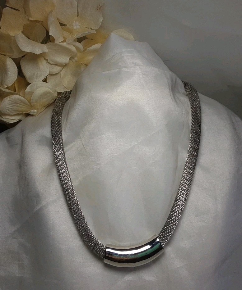 Naclace Silver Tone Mesh Etruscan Magnetic Clasp Wrapped Slide Pendent 19″ NICE!