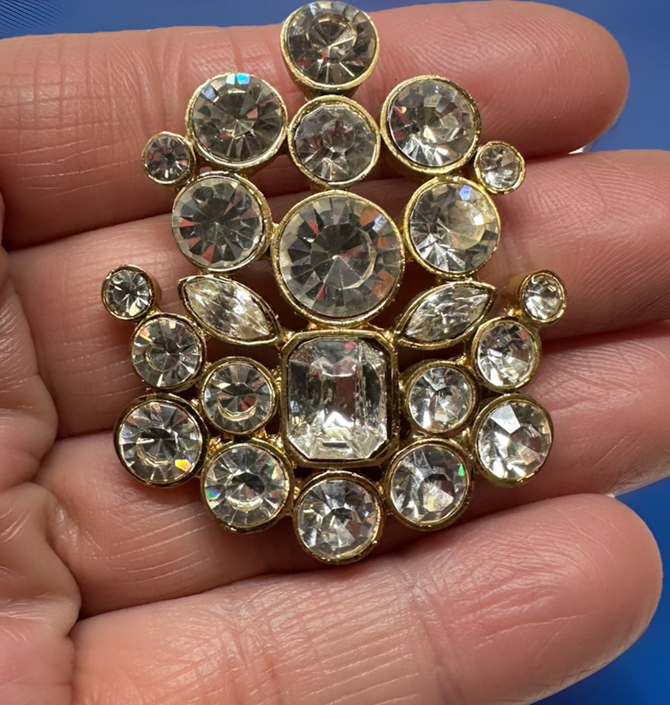 Vintage Retro Gold Tone Circle Cluster With Clear Rhinestones Brooch Pin