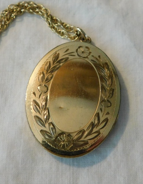 Winard Vintage 12K Gold filled Photo Locket Necklace 16 grams