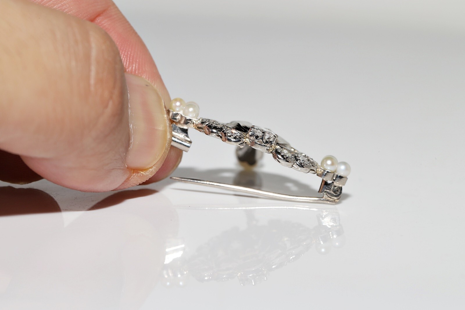 Antique Circa 1920s Platinum Art Deco Natural Diamond Decorated Brooch