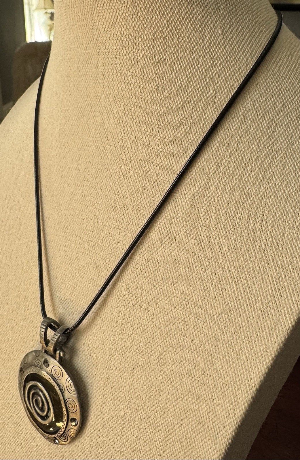 Vintage Silvertone Swirl & Rhinestone Round Pendant On Leather Cord Necklace 16”