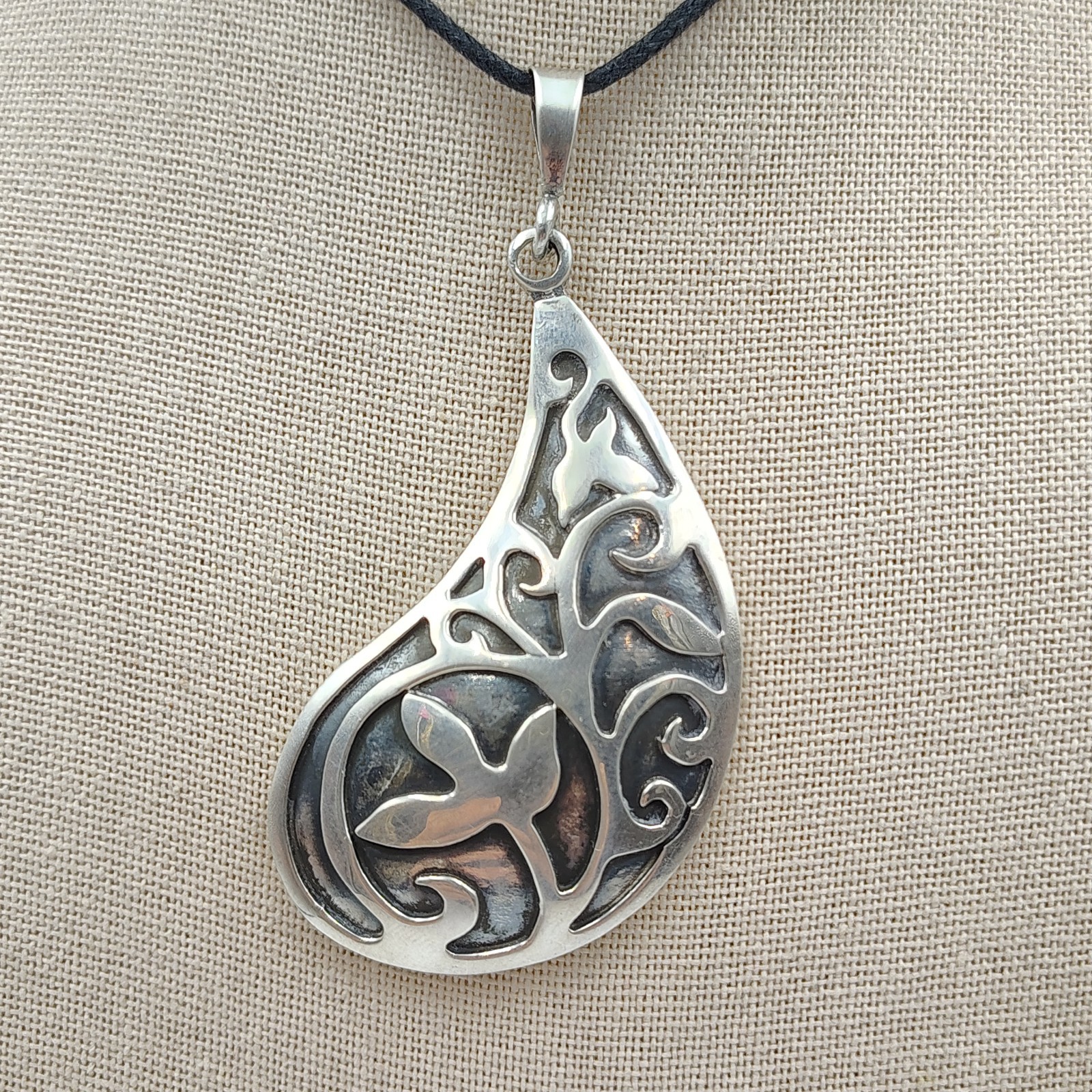 Vintage 950 Silver VR Mexico Teardrop Shaped Floral Design Pendant
