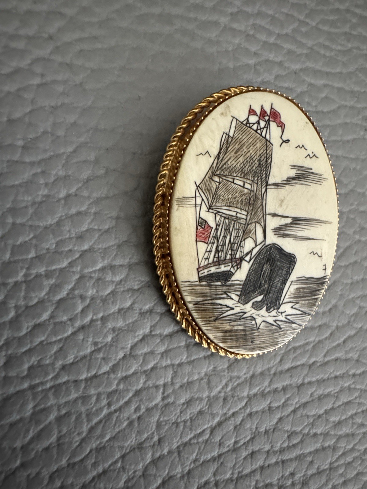12K GOLD FILLED GENUINE SCRIMSHAW SHIP WHALE USA FLAG COLOR PENDANT BROOCH PIN