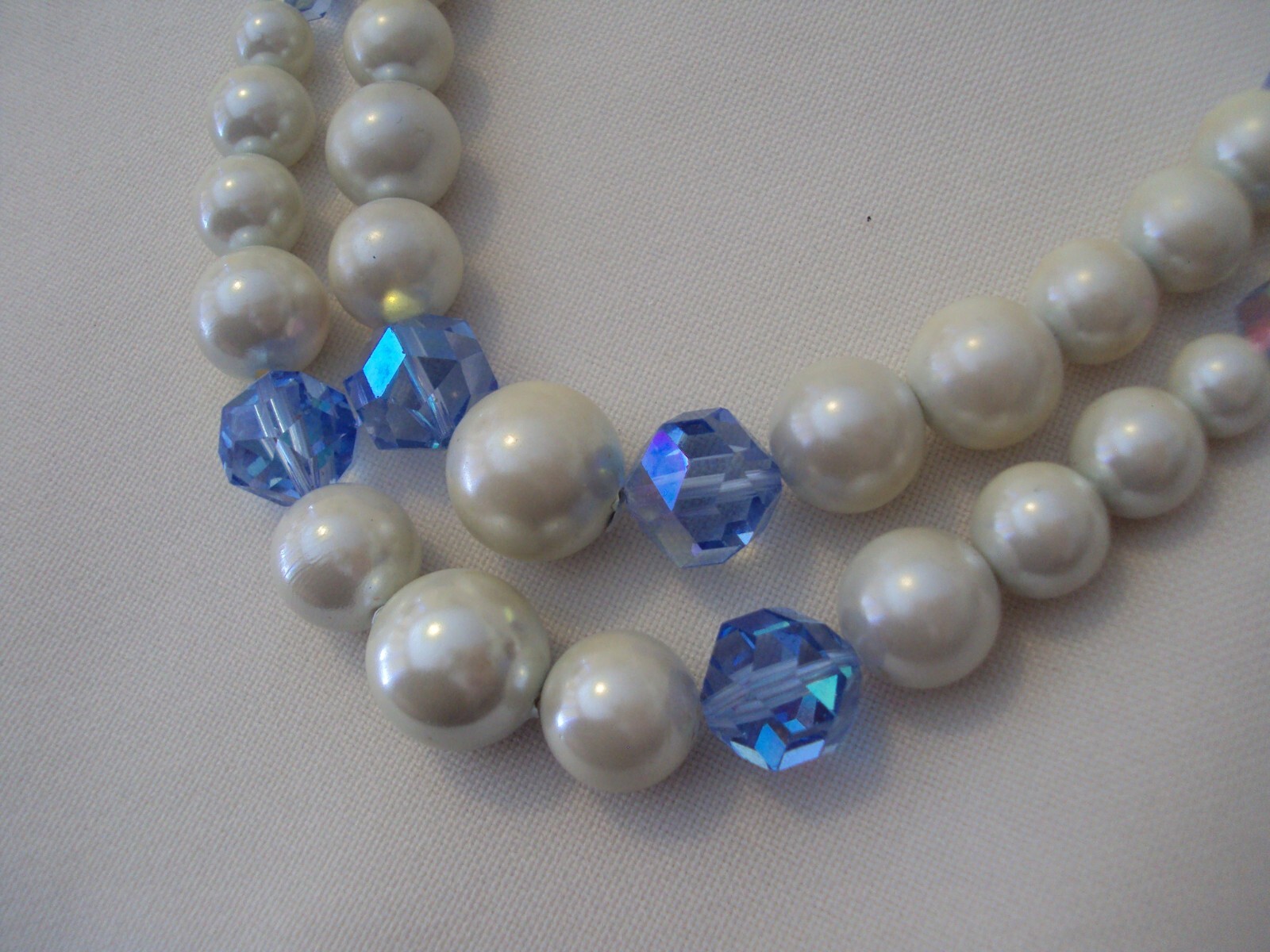 VINTAGE 18″ LAGUNA DOUBLE STRAND FAUX PEARLS BLUE CRYSTALS WOOD BEAD NECKLACE