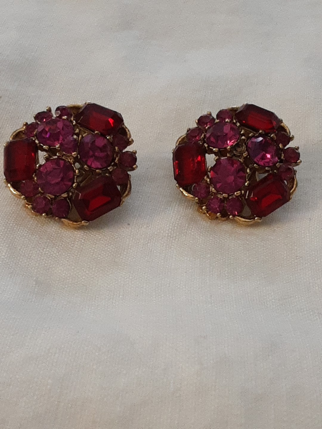 Vintage Pink/purple And Red Glass Rhinestone Pronged Clip On Earrings Goldtone