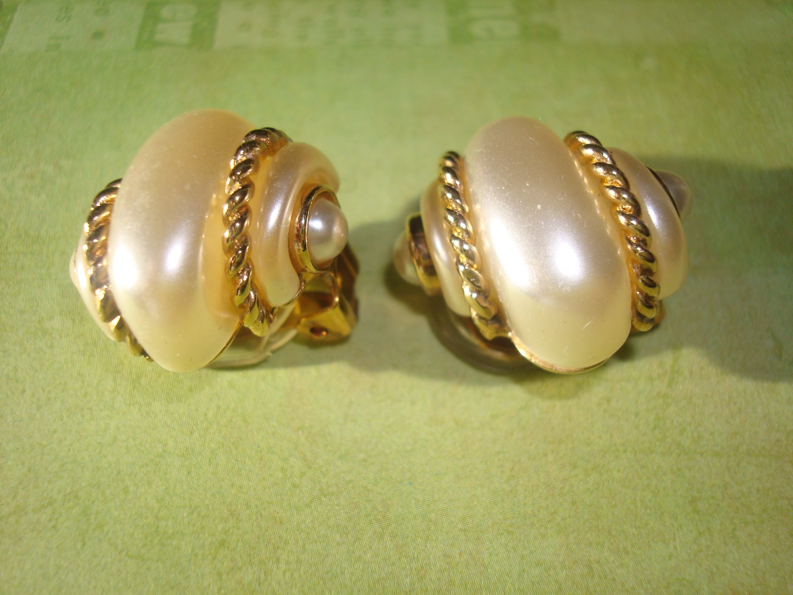 VTG.SIGNED”REPLICA”Made in ITALY NAUTILUS,SHELL,SNAIL F/PEARL EARRINGS GOLD/Plt.