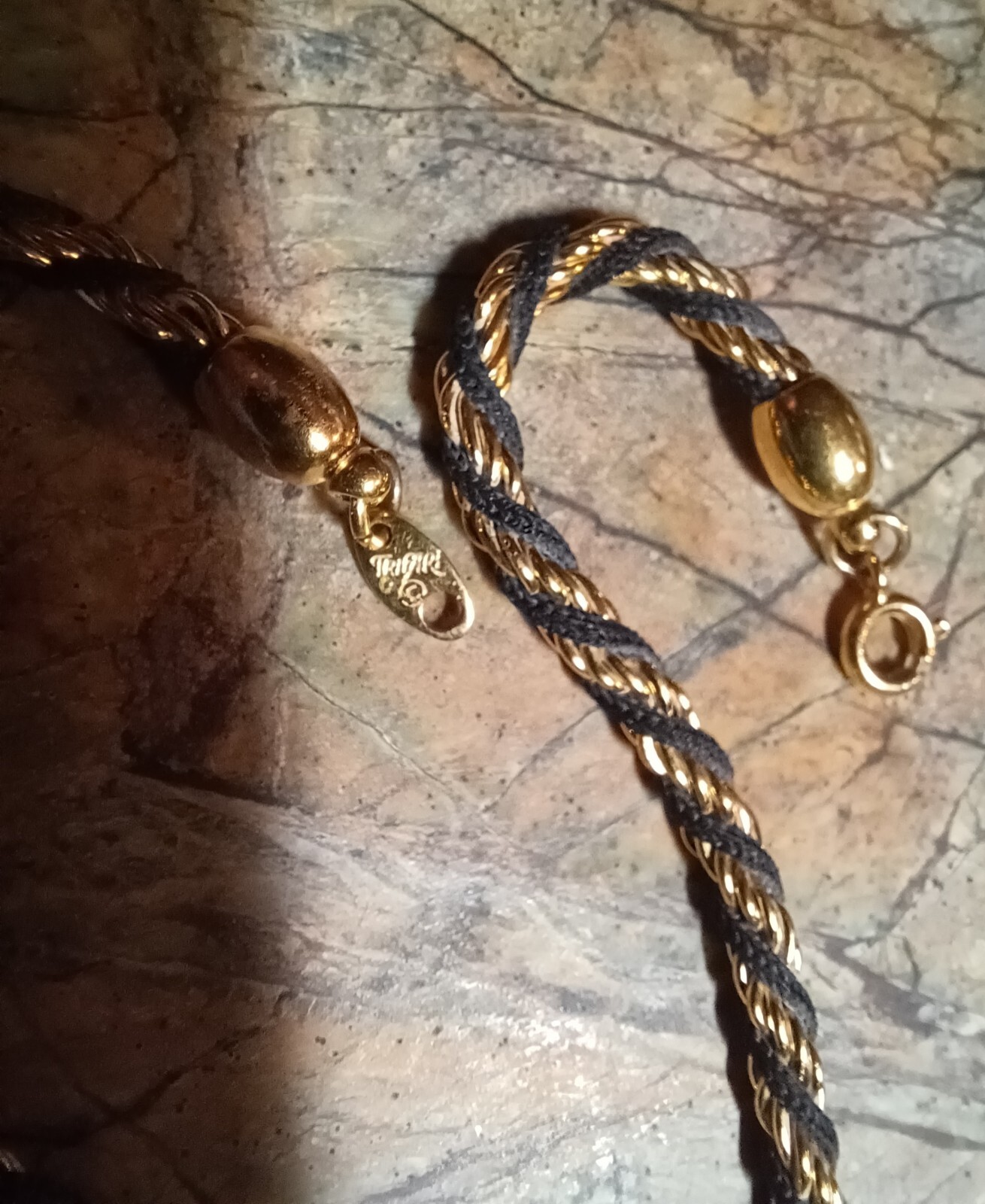 Vintage Signed Trifari Gold & Black Two Tone Twisted Rope Necklace 18-3/4”