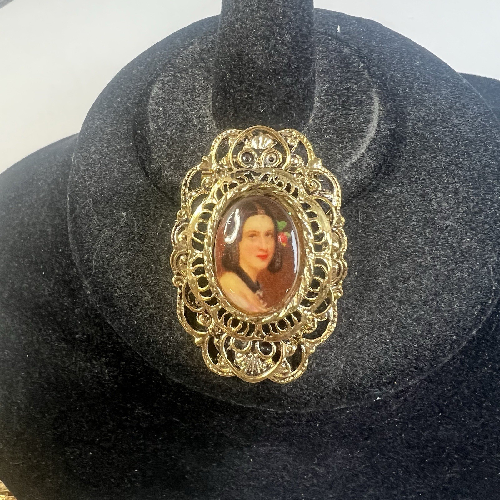 Vintage Gerrys Cameo Victorian Portrait Brooch Pin