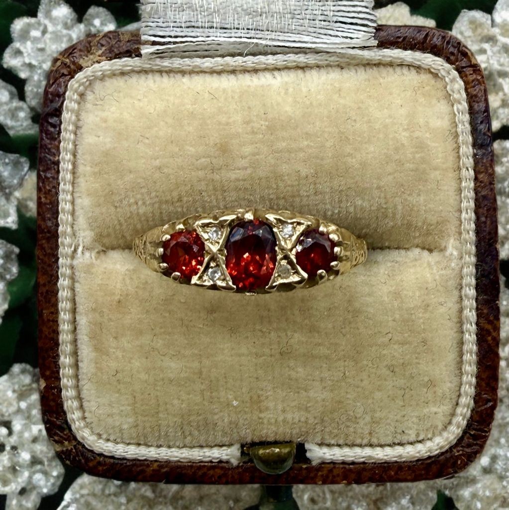 Vintage 9k Solid Yellow Gold Garnet Diamond Pierced Setting Ring, Size 7.25