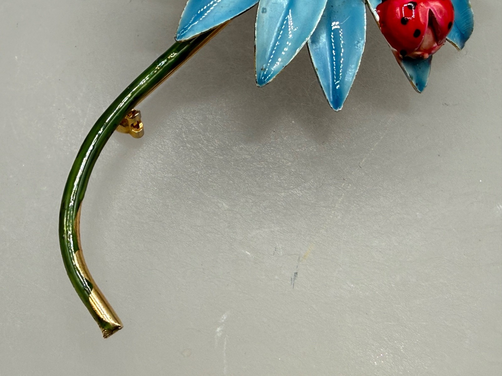 VINTAGE ESTATE ORIGINAL ROBERT SIGNED BLUE ENAMEL FLOWER RED LADYBUG BROOCH