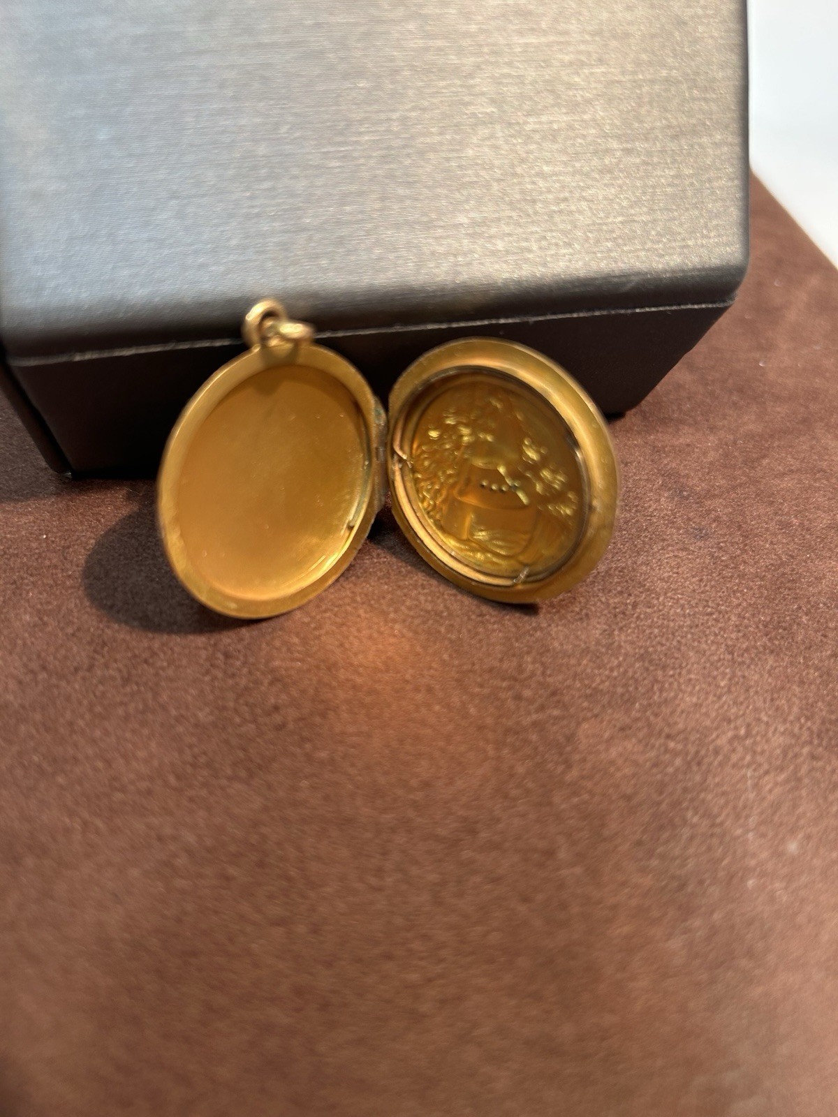 Vintage Art Nouveau Gold Filled Lady Portrait Round Locket Pendant