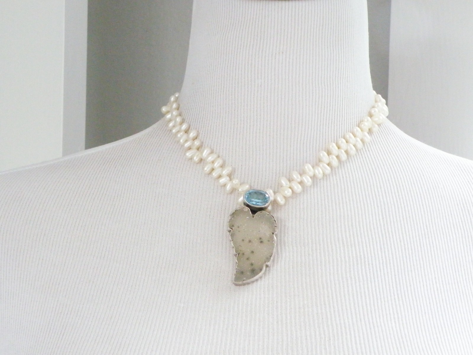 Amy Kahn Russell Sterling Silver 925 Blue Topaz Large Pearl Necklace 17″