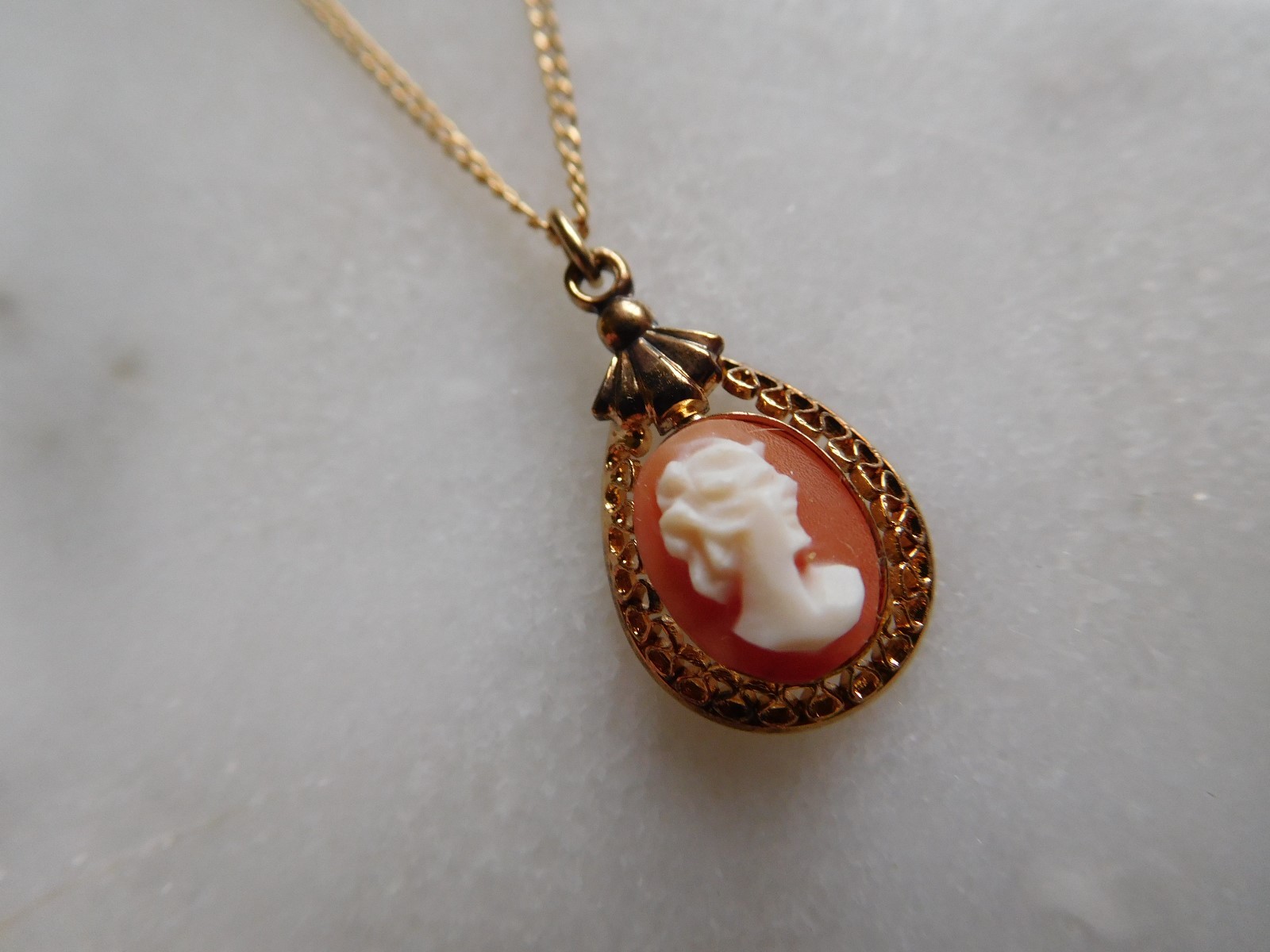 Small Vintage Signed 1/20 12K GF Shell Cameo Pendant & Chain 15 1/4″ Long