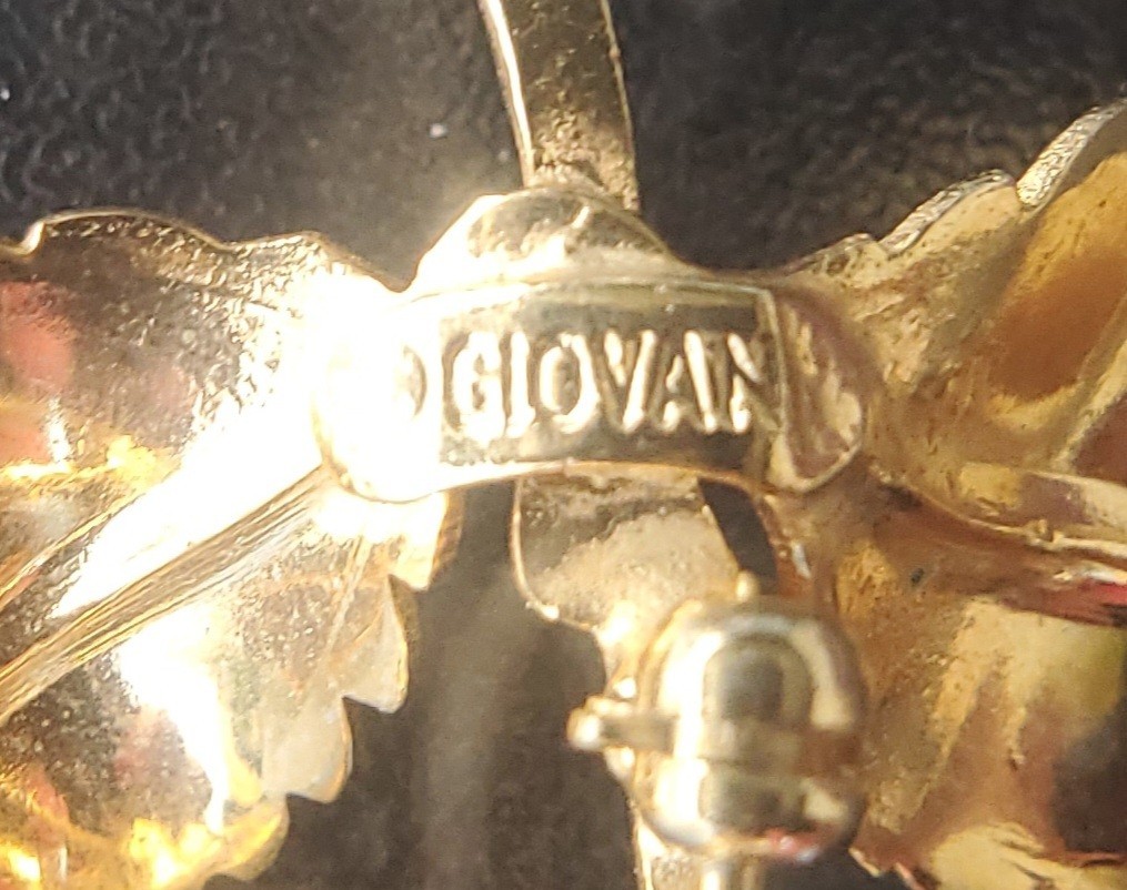 Vintage Giovanni Rose Brooch Gold Tone Symbol of Love Pin 1960s Floral Signed