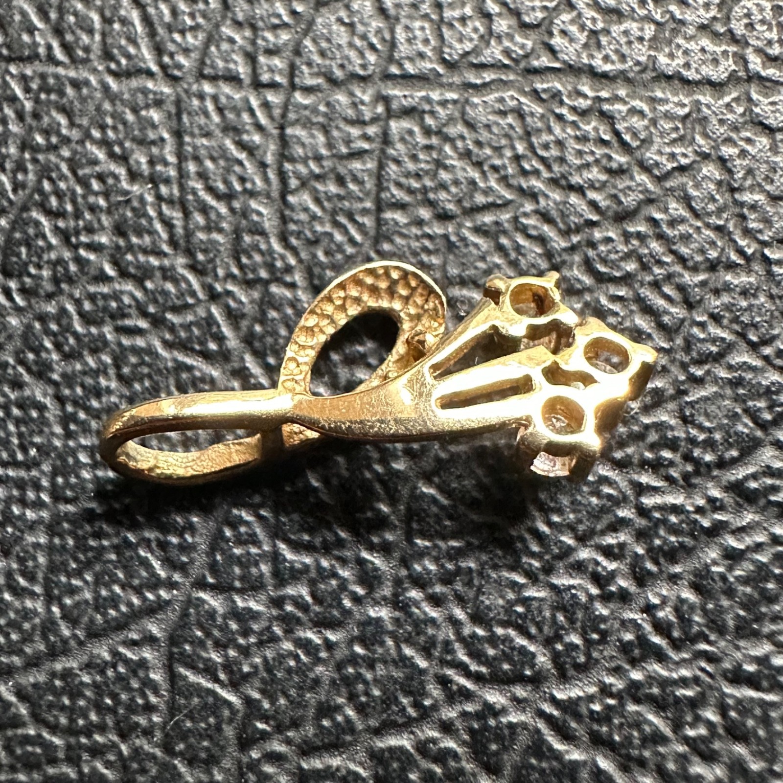 Vintage 9ct 9k carat cubic zirconia Yellow gold pendant 0.71g