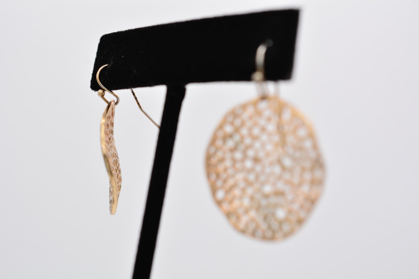 Vintage Dangle Earrings Hook Round Gold Tone Drop Y2K 2000s Bin7