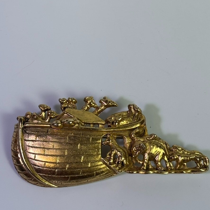 Brooch Gold Tone Noahs Ark Animals Heavy Vintage Piece Intricate Detail