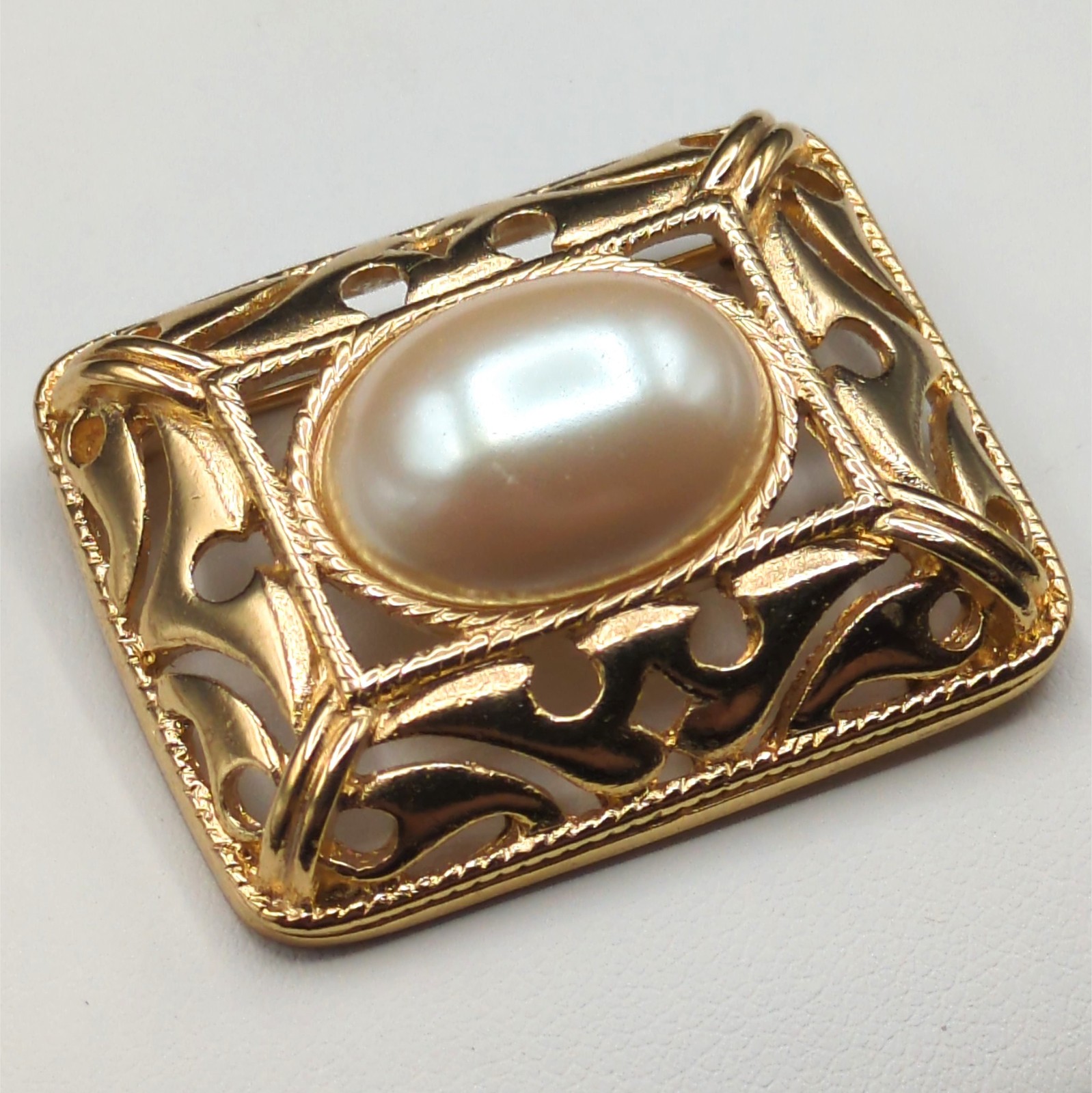 Rectangular Brooch Pin Vintage Richelieu Large Faux Pearl Cabochon Gold Tone