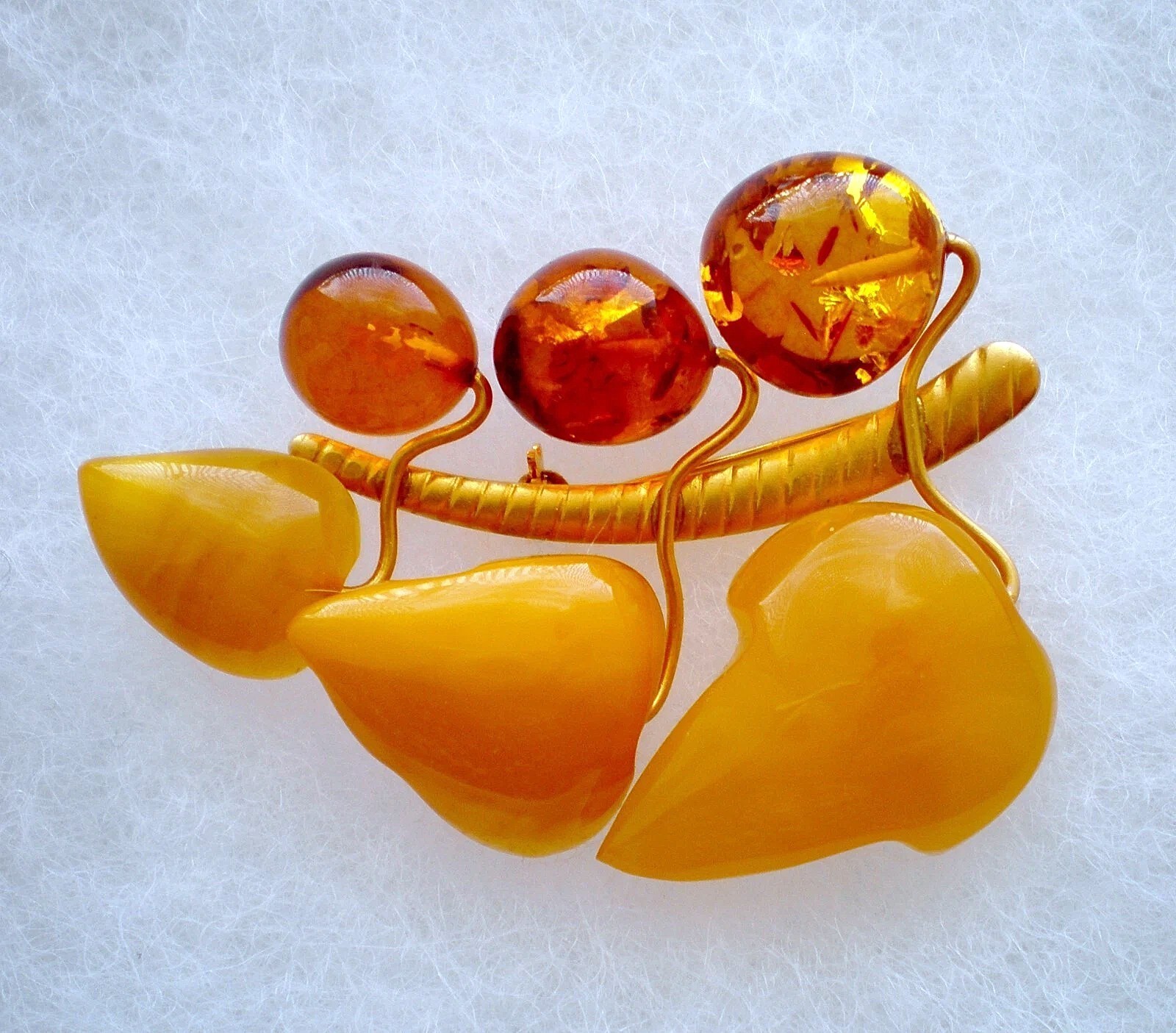 Vintage Gold Gilded Butterscotch Egg Yolk Honey Amber Leaf Berry Pin Brooch