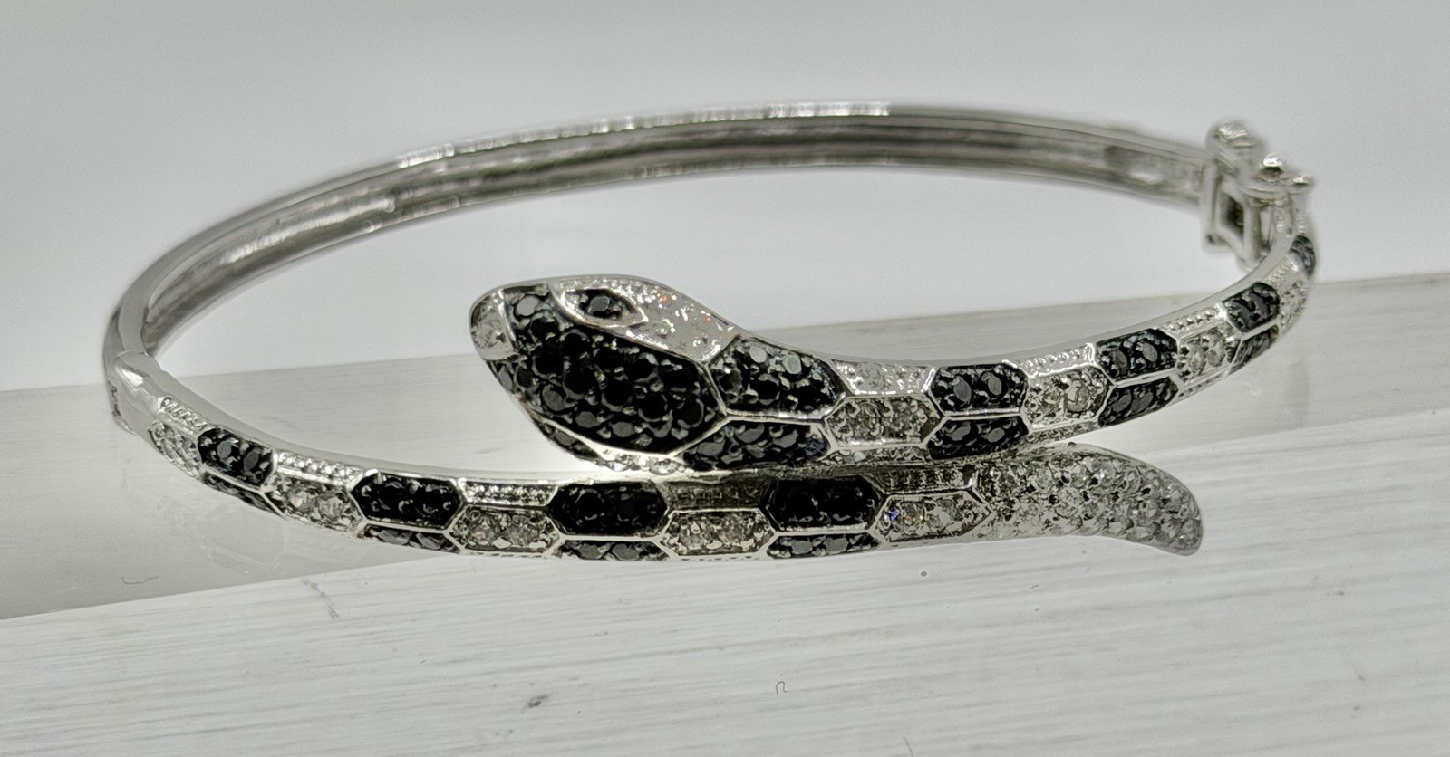 Vintage Black & Clear Crystal Hinged SNAKE Sterling Bangle Bracelet 7 3/4”