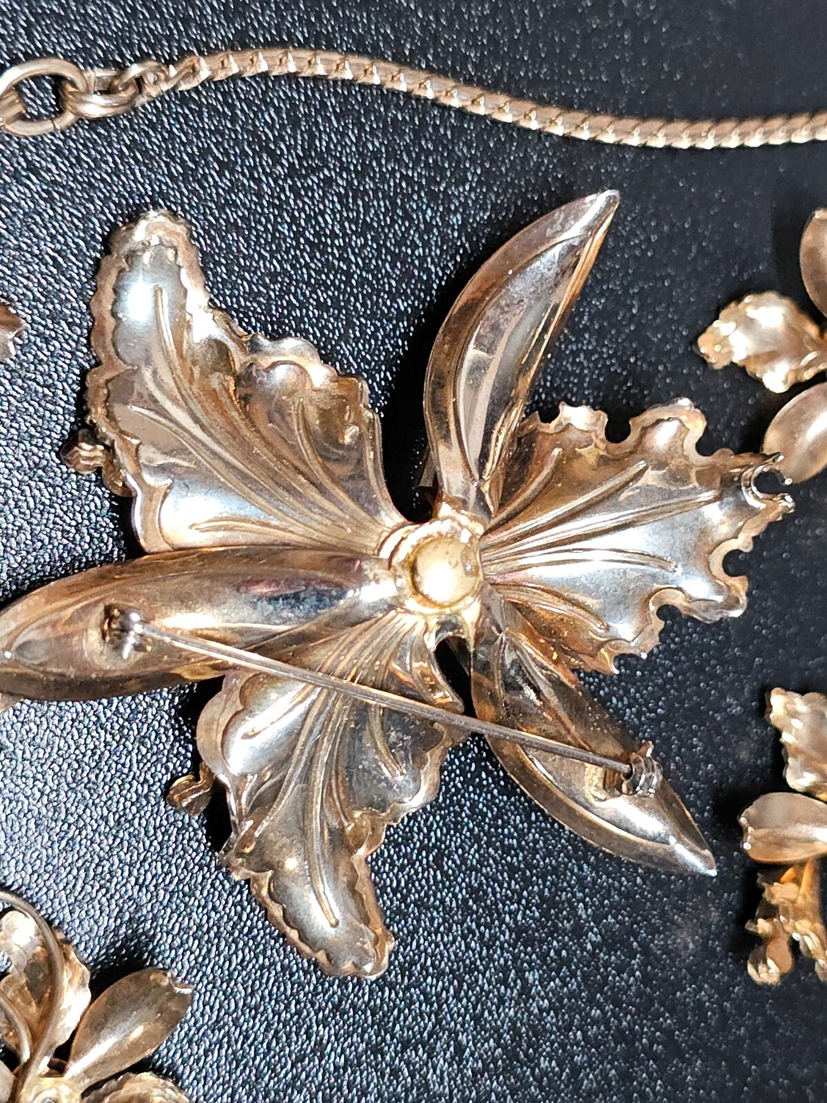 Vtg Goldtone ORCHID Flower Purple Rhinestone Parure Brooch Pin Necklace Earrings