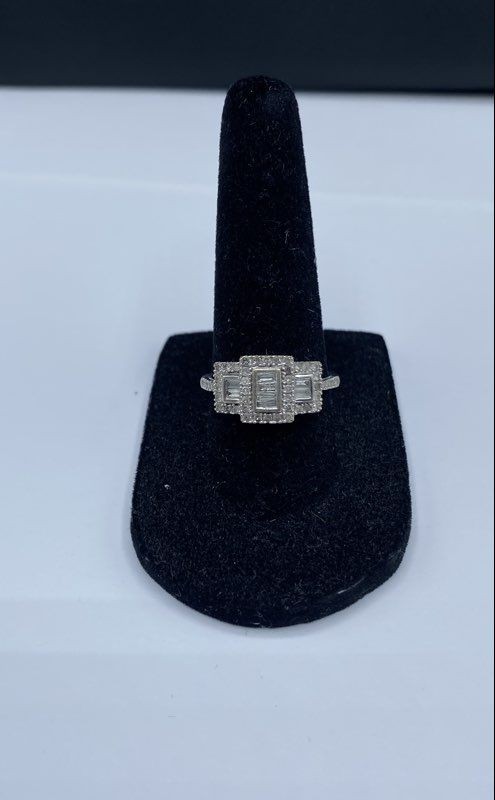10K White Gold Round & Baguette Diamond Art Deco Style Cluster Ring Size 6.5