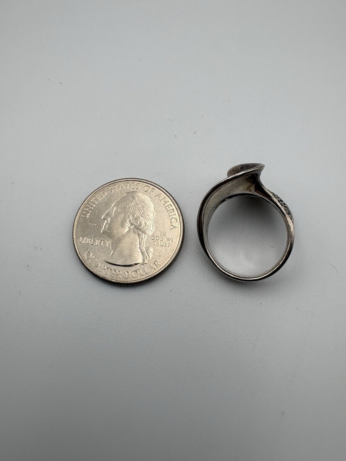 Vintage 925 Sterling Silver Gunmetal Wave Fashion Ring Size 5.5