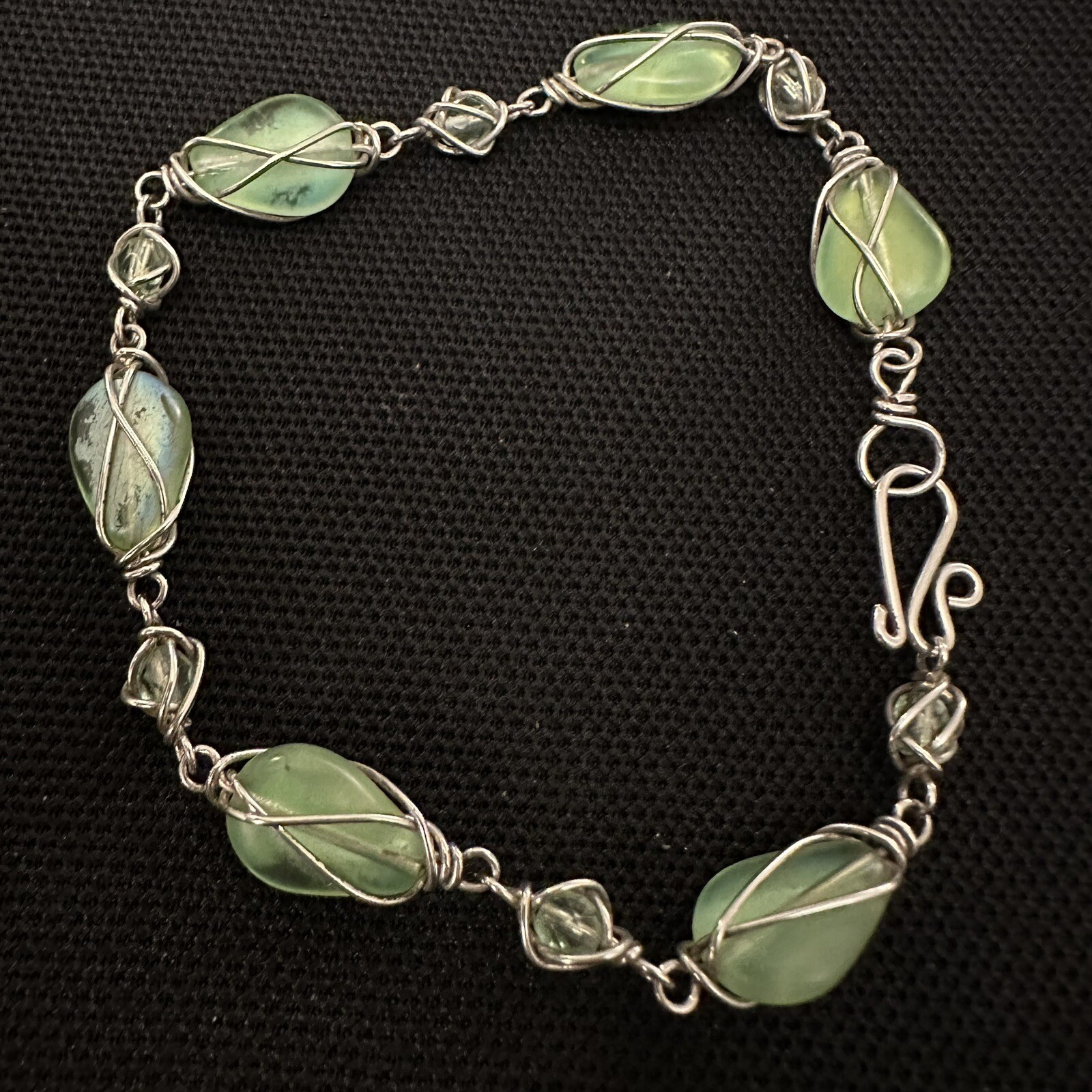 ESTATE STERLING SILVER ARTISAN WIRE WRAP GREEN GLASS BEAD BRACELET 8 3/4”LONG
