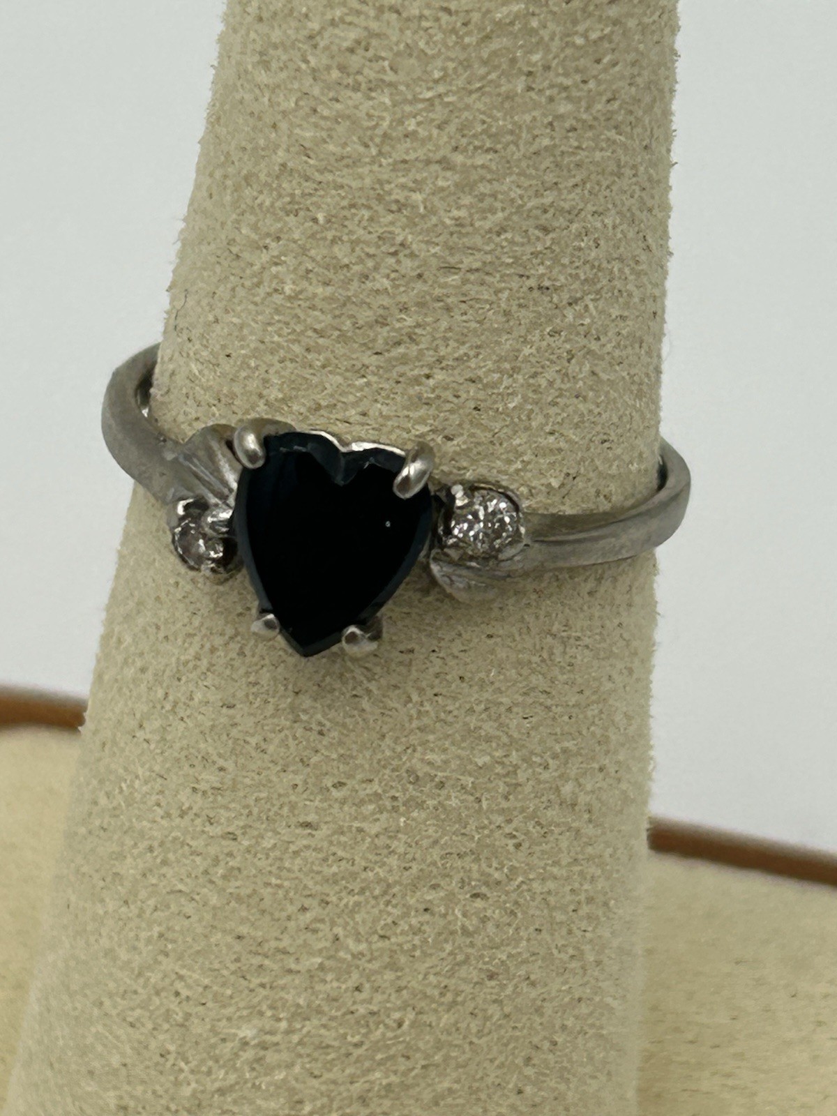 VINTAGE ESTATE 10K WHITE GOLD DIAMOND & ONYX HEART RING 1.7 GRAMS~SIZE 6.25