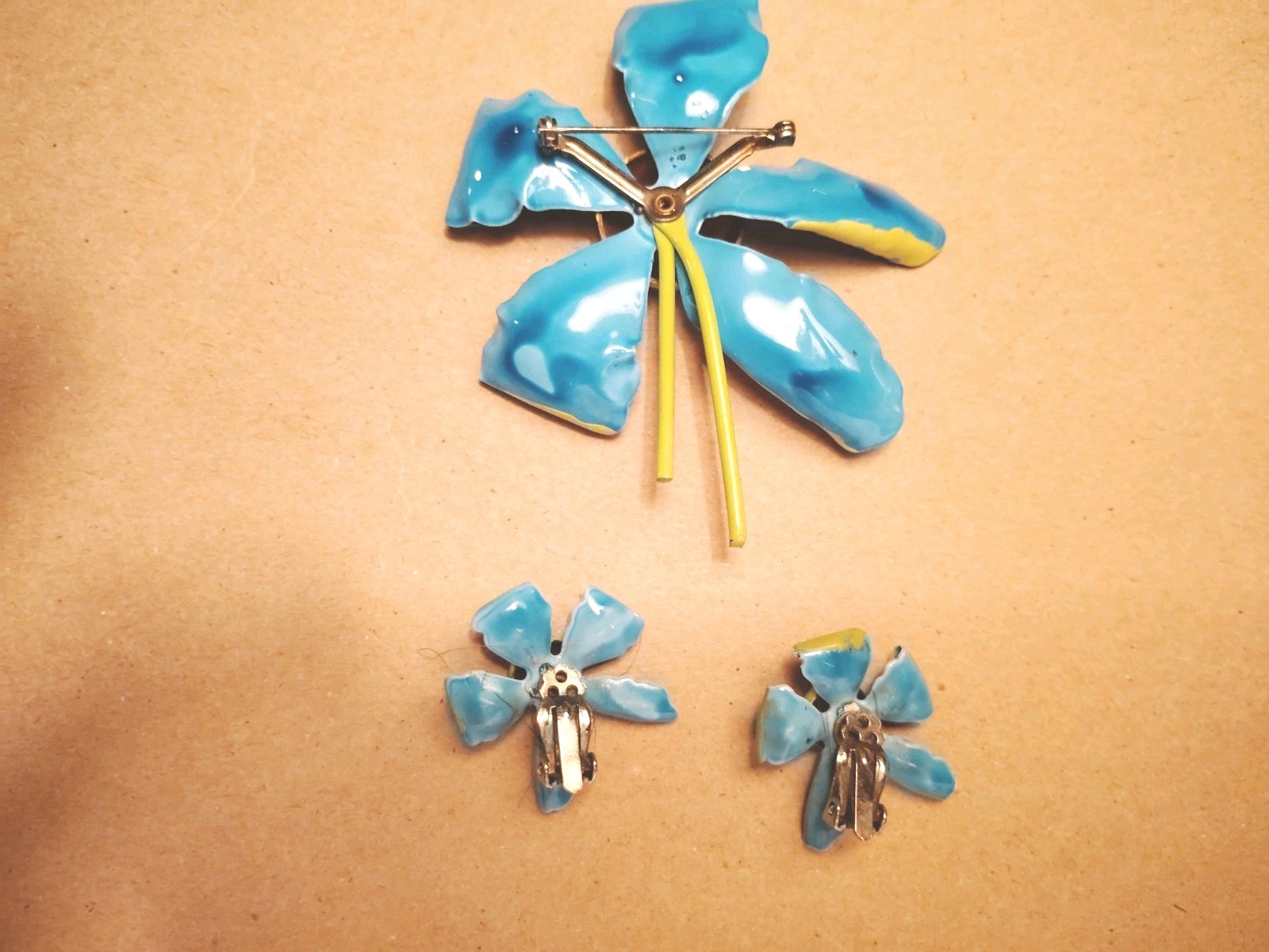 VTG 60s enamel on metal flower pin & clip earring set aqua blue lime green dots