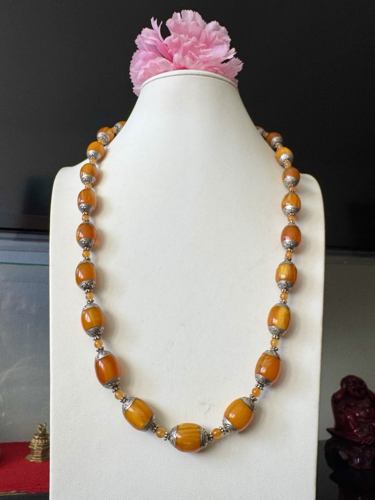 Vintage Style Ethnic Indo/Tibet Tribal Theme Silver Capped Amber Resin Necklace