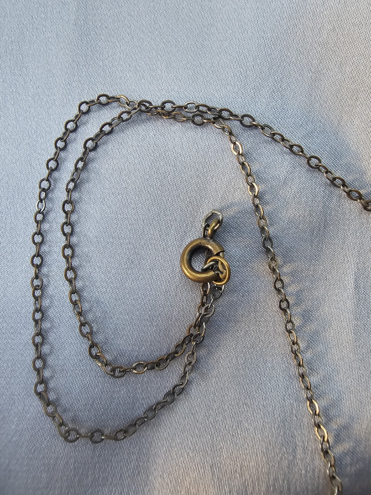 Vintage Art Deco Red Glass Silvertone 16″ Necklace Prong